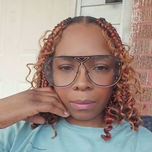 Meet your Posher, Felicia